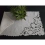 Tovaglia in puro lino Bellora con ricamo intaglio a mano 12 posti Ecru' color