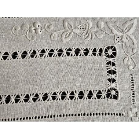 Elegante Tovaglia Ricamata A Mano Intaglio In Puro Lino 12 Posti - 7