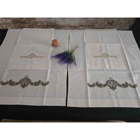 Set asciugamani in puro lino Bellora con ricamo cantù a mano 2+2