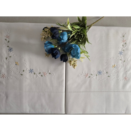 copy of Set lenzuola ricamate a punto pieno e nodino in pregiato cotone percalle