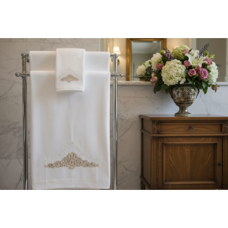 copy of Tovaglia ricamata a mano in misto lino 12 posti ricamo nodo d'amore