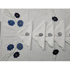 Tovaglia ricamata in misto lino con ricamo punto pieno a macchina 12 posti