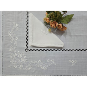 Tovaglia ricamata a mano in misto lino 12 posti 175x270 cm