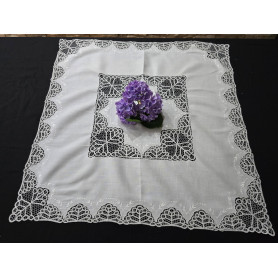 Centro Tavola ricamo cantù su puro lino bellora 80x80 cm