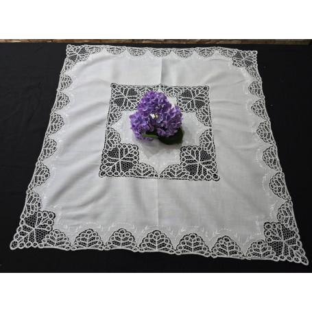 Centro Tavola ricamo cantù su puro lino bellora 80x80 cm