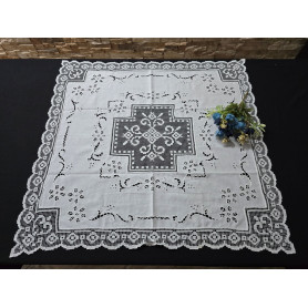 Elegante Centro Tavola ricamato a mano ricamo filet ed intaglio su puro lino 90x90 cm