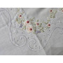 Centro Tavola ricamato a mano ricamo punto vapore roselin su misto lino 90x90 cm