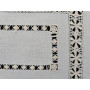 Set 3 centrini ricamati a mano in misto lino / cotone con ricamo Gigliuccio