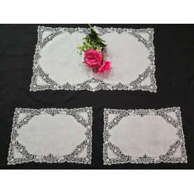 Set 3 centrini in puro lino bellora con ricamo Cantù Roselin a mano bianco