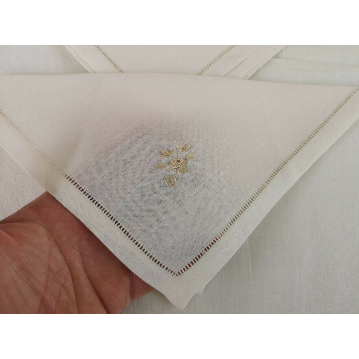 Ricamo In Oro Fotografia Stock. Immagine Di Donna, Filetto - 7093708 - Foto 6