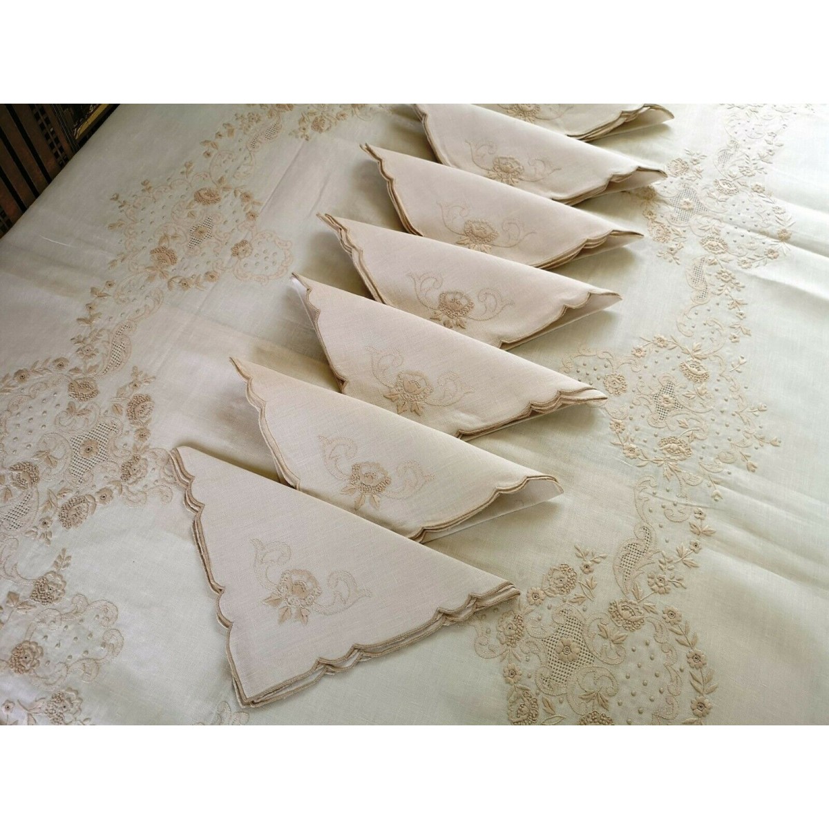 Nappe En Lin Pur 12 Personnes - Broderie Main Motif Fruits - Neuf Avec étiquettes
