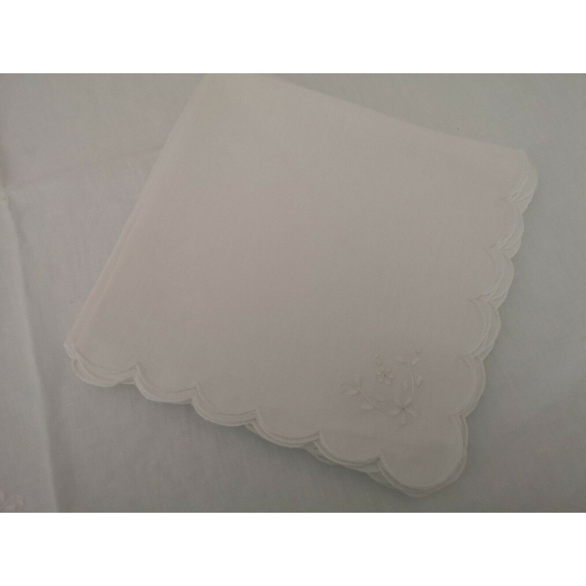 Nappe Rectangulaire En Pur Lin Bellora – Broderie Main Cantu – 12 Pers – 24 Serviettes – Blanc – Italie
