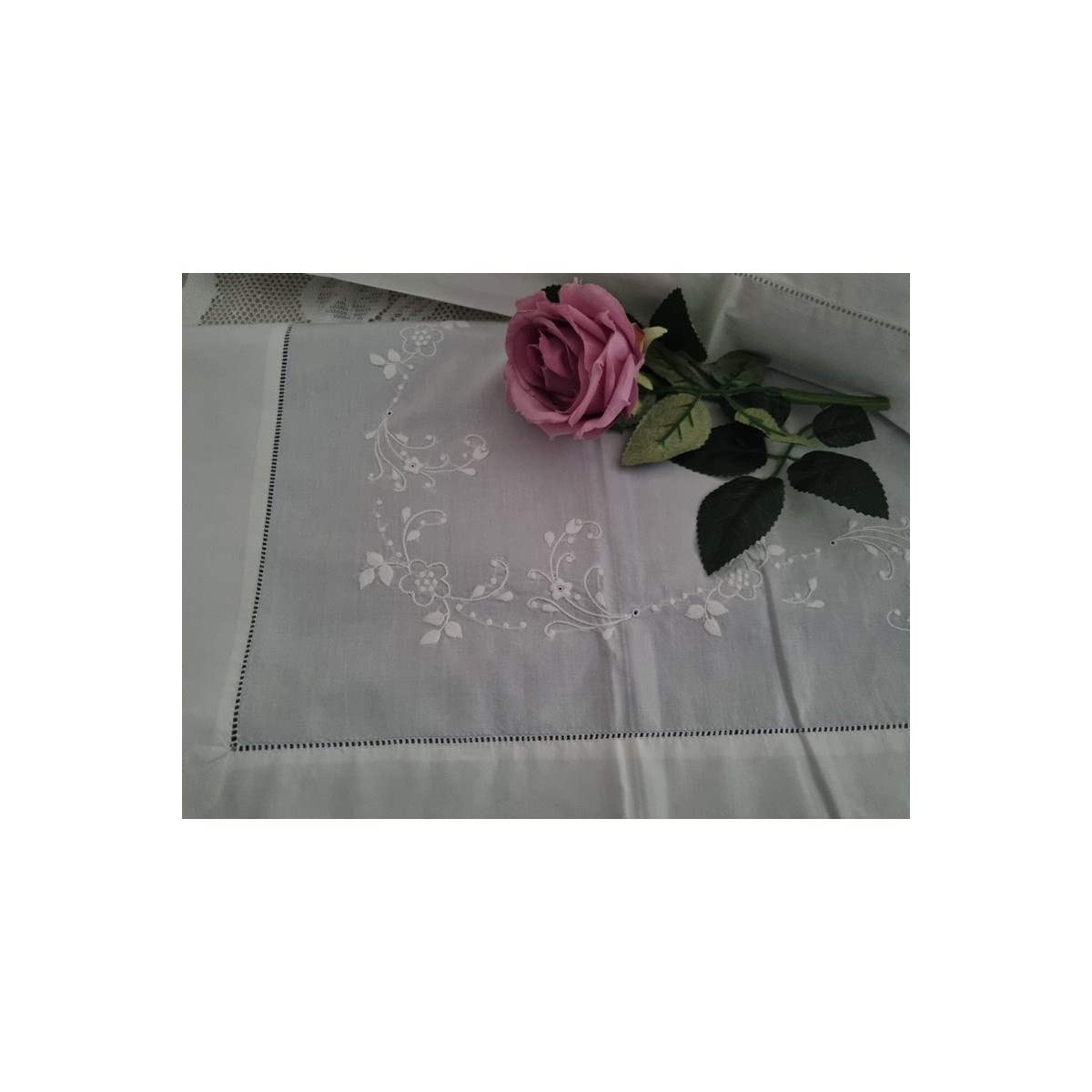 Eleganete Lenzuolo In Percalle Di Cotone Puro Con Ricamo Pieno A Mano – Bianco, Misura 260x280 Cm + 2 Federe - 3