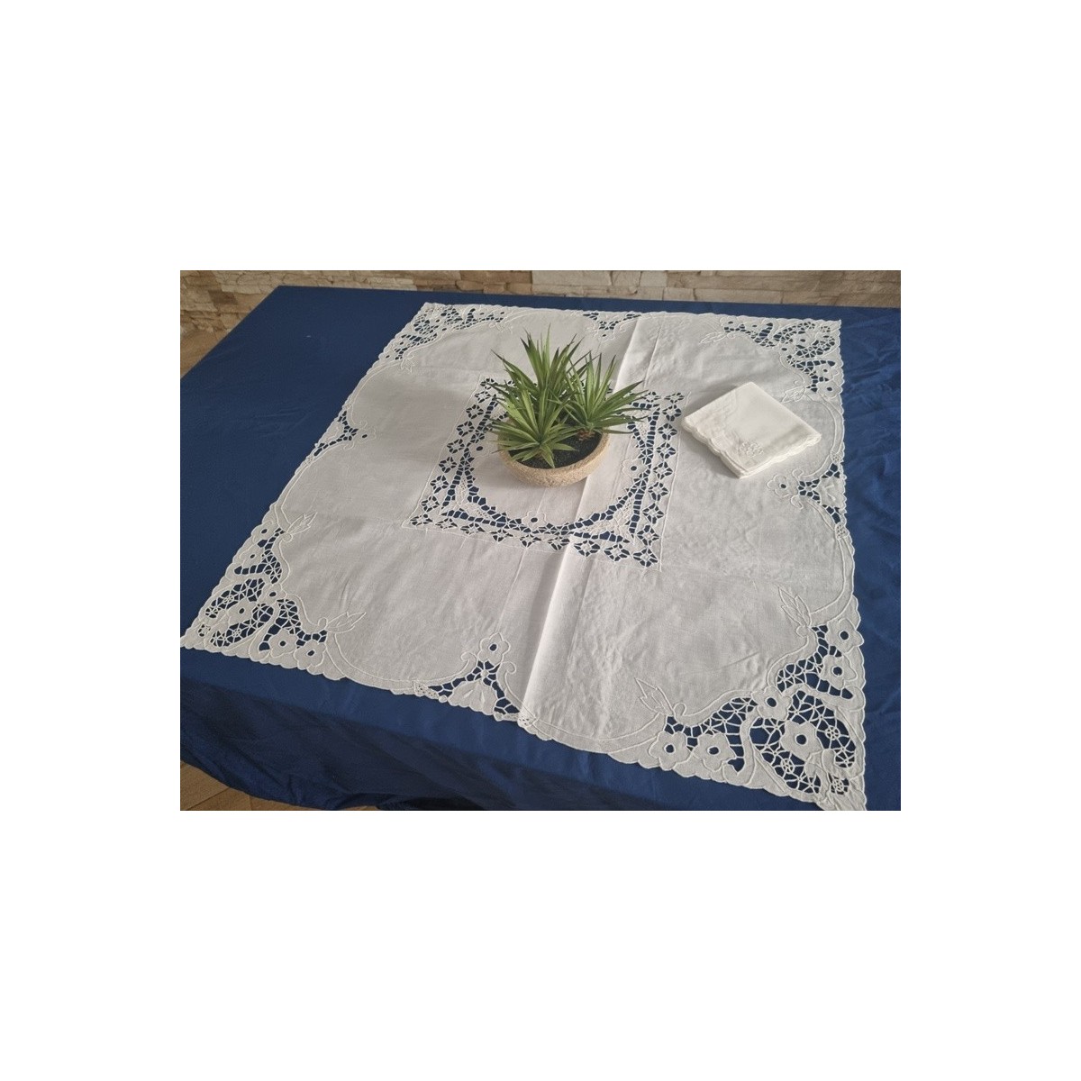 TOVAGLIETTA D'EPOCA IN COTONE BIANCO RICAMATA 88x88 - V - La Primula